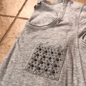 express tee w studded pocket